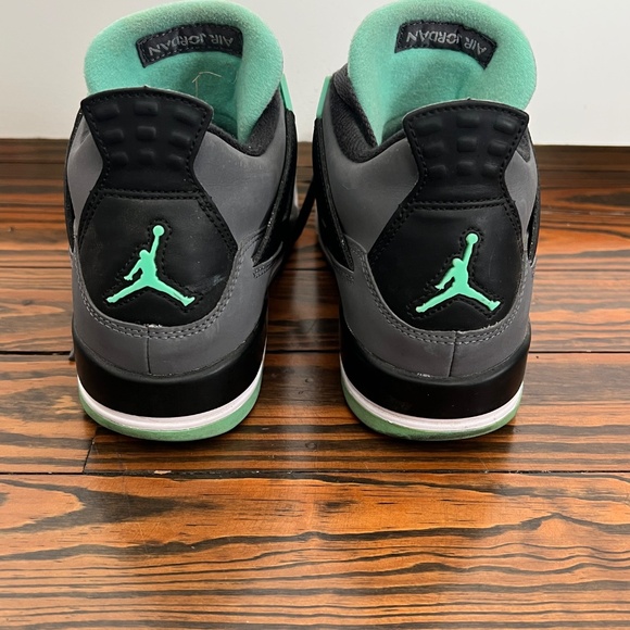 Women’s Air Jordan 4 Green Glow - Picture 3 of 5